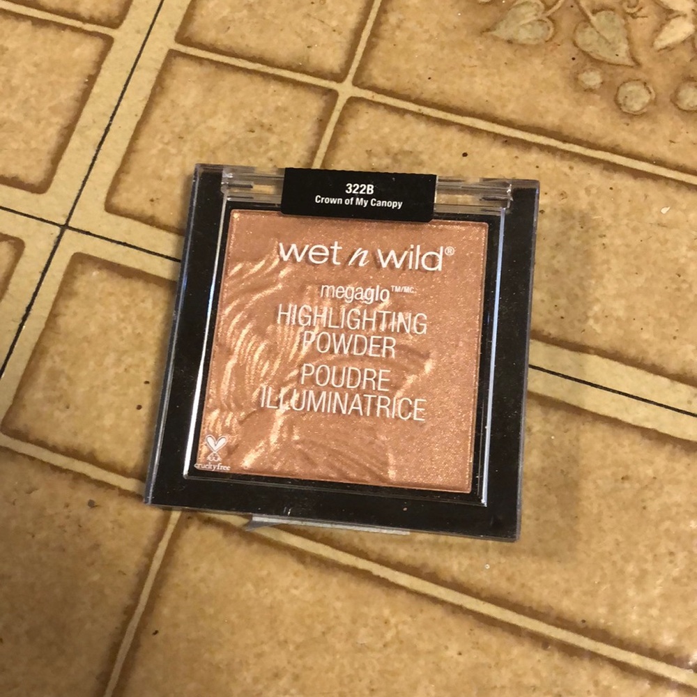 wet n wild megaglo Highlighter!